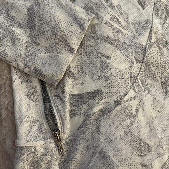 rare lululemon jacket - Picture 3 of 5